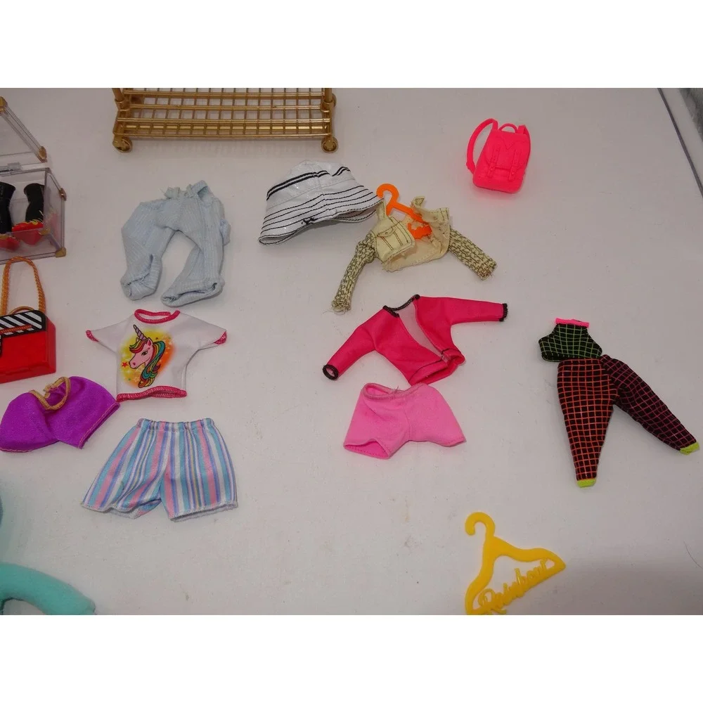 Rainbow High Dolls Violet Willow Jade‎ Closet Hanger Clothes Shoes Accessories